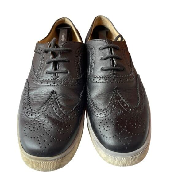 Christian Louboutin Low Top Golfito Flat Calf Men display picture 1